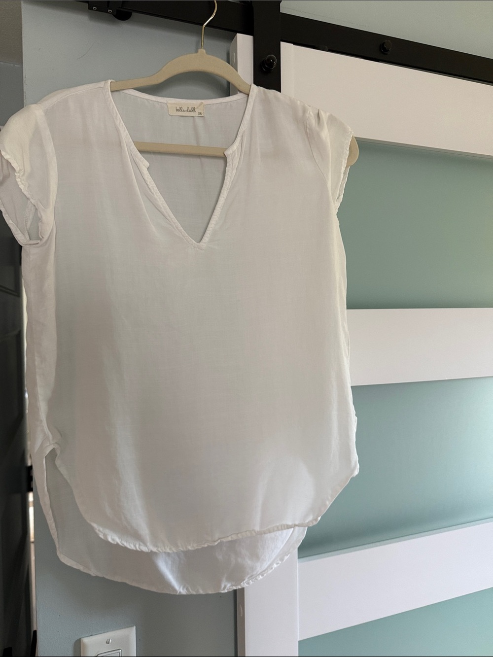 Bella Dahl White V-Neck Cap Sleeve Blouse